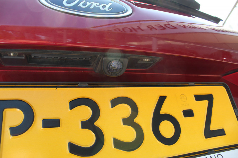 Ford Fiesta 1.0 EcoBoost Titanium , 100pk Climate control , Camera , Voorruit verwarming , Cruise control B en O audio , Park Asist ,