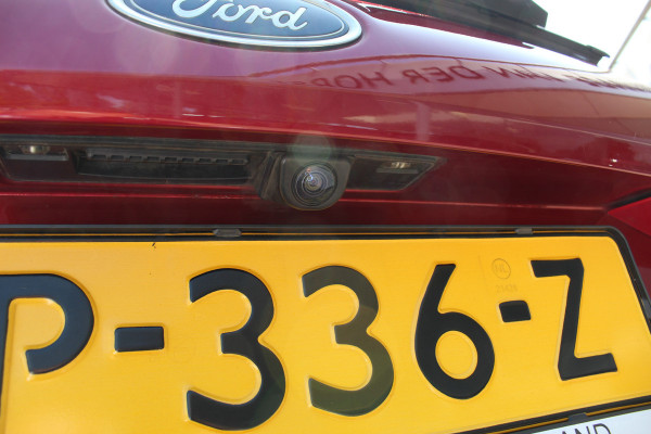 Ford Fiesta 1.0 EcoBoost Titanium , 100pk Climate control , Camera , Voorruit verwarming , Cruise control B en O audio , Park Asist ,