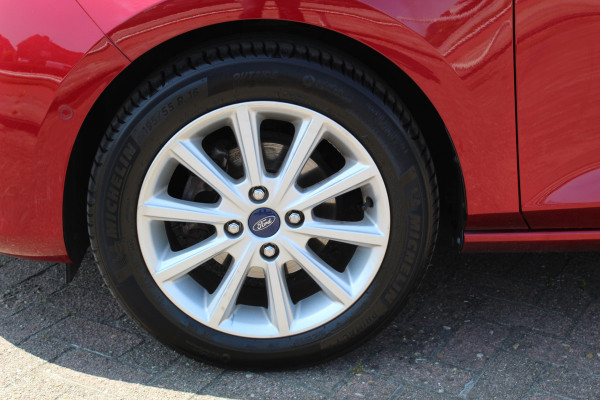 Ford Fiesta 1.0 EcoBoost Titanium , 100pk Climate control , Camera , Voorruit verwarming , Cruise control B en O audio , Park Asist ,