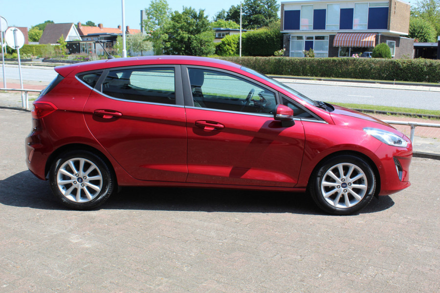 Ford Fiesta 1.0 EcoBoost Titanium , 100pk Climate control , Camera , Voorruit verwarming , Cruise control B en O audio , Park Asist ,