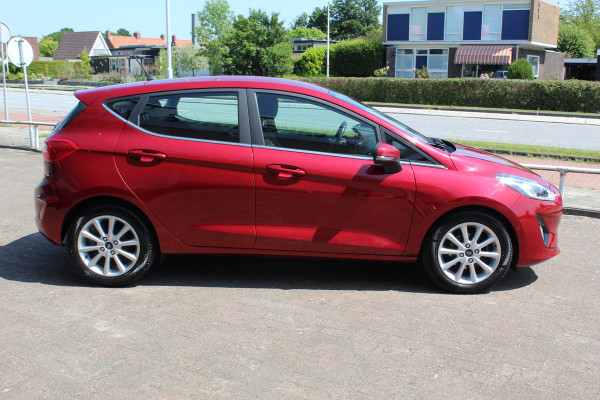 Ford Fiesta 1.0 EcoBoost Titanium , 100pk Climate control , Camera , Voorruit verwarming , Cruise control B en O audio , Park Asist ,