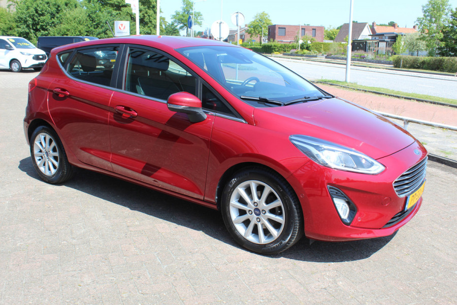Ford Fiesta 1.0 EcoBoost Titanium , 100pk Climate control , Camera , Voorruit verwarming , Cruise control B en O audio , Park Asist ,