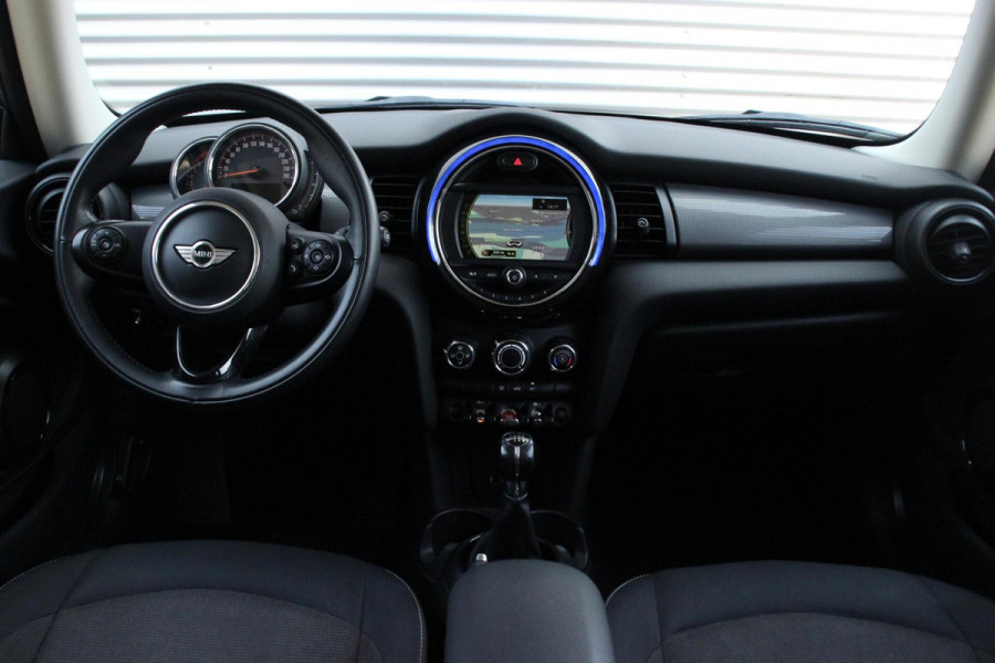 MINI Mini 1.5 Cooper Sport Business 136 PK | Navigatie | Cruise | Airco | PDC | Bluetooth | NL-Auto |