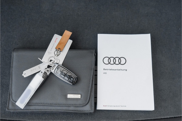 Audi A6 Avant 55 TFSI Quattro Design S Pano Luchtvering 4WS Trekhaak 21" Vossen
