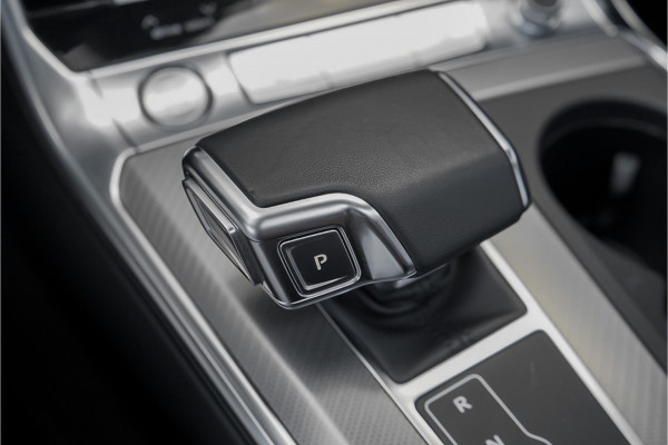Audi A6 Avant 55 TFSI Quattro Design S Pano Luchtvering 4WS Trekhaak 21" Vossen