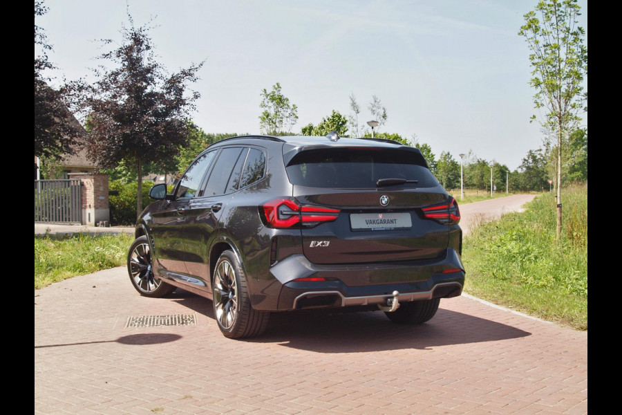 BMW iX3 High Executive Edition 80 kWh M-Pakket | Panoramadak | Trekhaak | Camera | Cruise Control | Sfeerverlichting |
