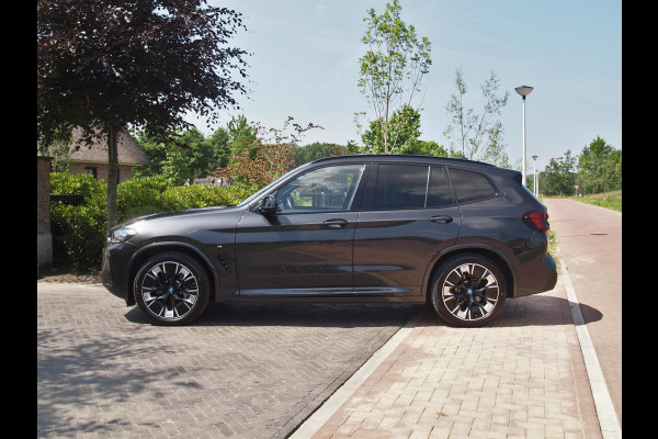 BMW iX3 High Executive Edition 80 kWh M-Pakket | Panoramadak | Trekhaak | Camera | Cruise Control | Sfeerverlichting |