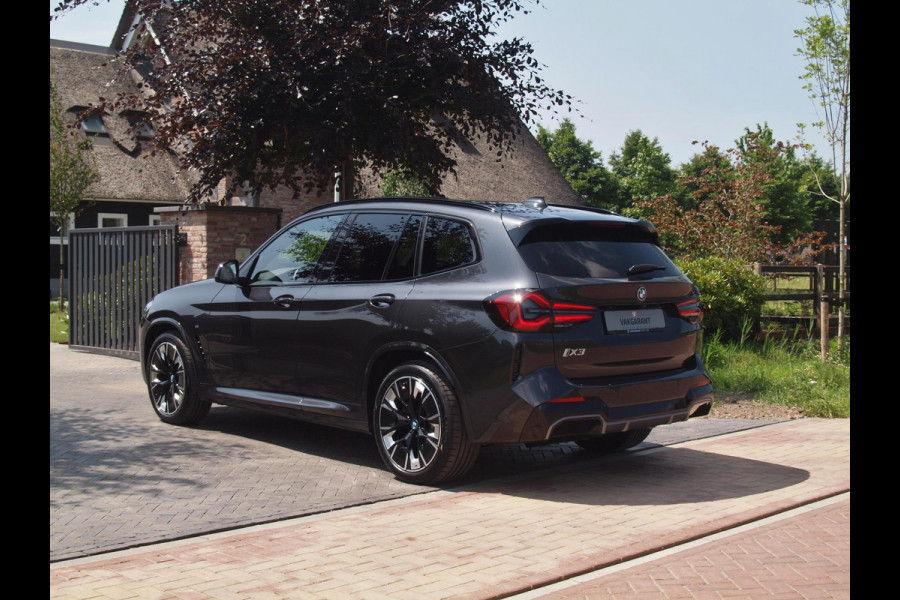 BMW iX3 High Executive Edition 80 kWh M-Pakket | Panoramadak | Trekhaak | Camera | Cruise Control | Sfeerverlichting |