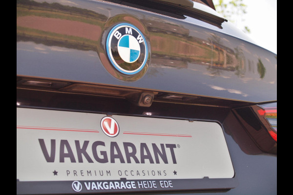BMW iX3 High Executive Edition 80 kWh M-Pakket | Panoramadak | Trekhaak | Camera | Cruise Control | Sfeerverlichting |