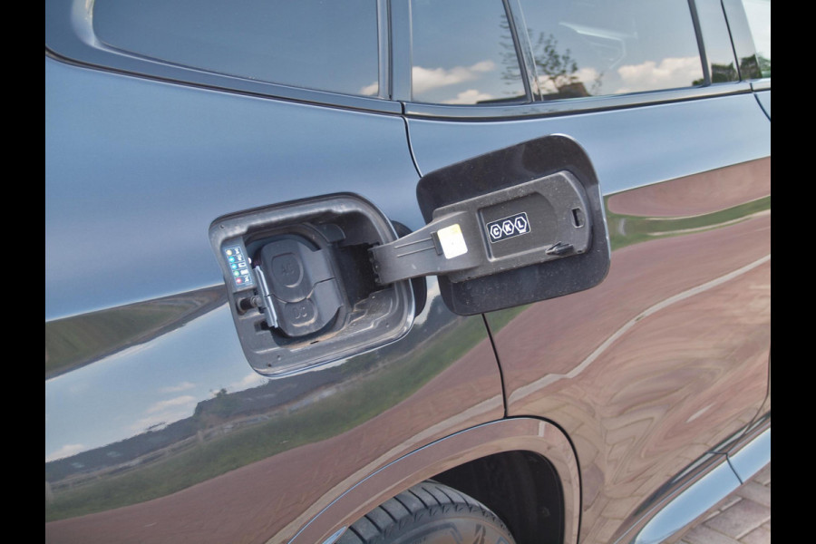 BMW iX3 High Executive Edition 80 kWh M-Pakket | Panoramadak | Trekhaak | Camera | Cruise Control | Sfeerverlichting |