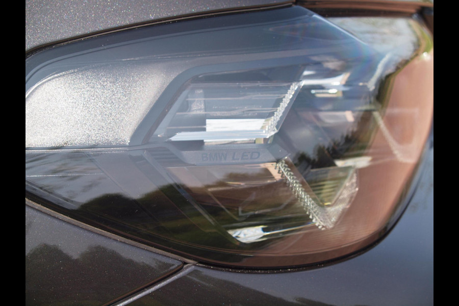 BMW iX3 High Executive Edition 80 kWh M-Pakket | Panoramadak | Trekhaak | Camera | Cruise Control | Sfeerverlichting |