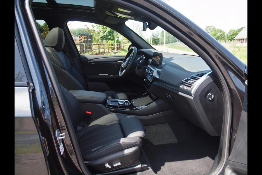 BMW iX3 High Executive Edition 80 kWh M-Pakket | Panoramadak | Trekhaak | Camera | Cruise Control | Sfeerverlichting |