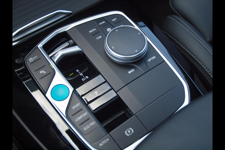 BMW iX3 High Executive Edition 80 kWh M-Pakket | Panoramadak | Trekhaak | Camera | Cruise Control | Sfeerverlichting |
