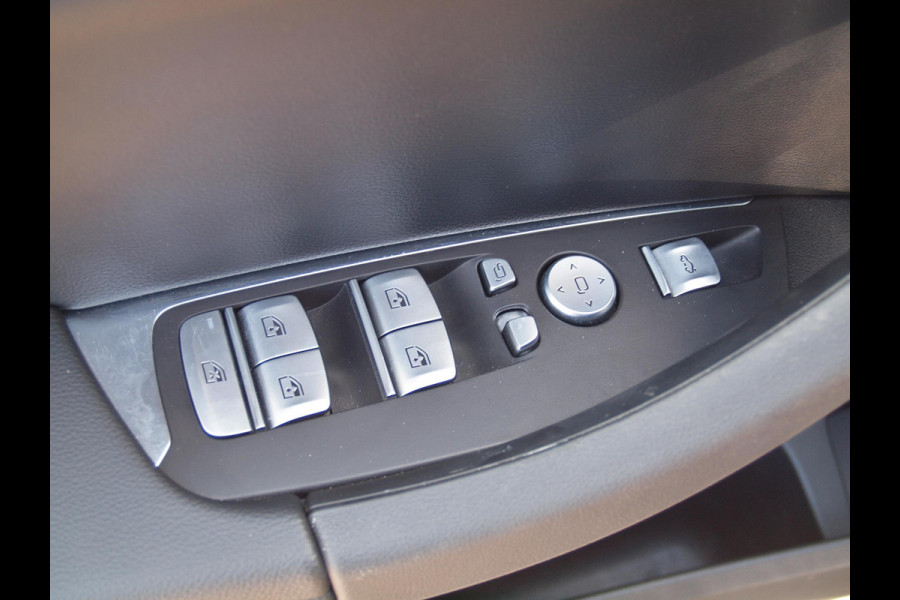 BMW iX3 High Executive Edition 80 kWh M-Pakket | Panoramadak | Trekhaak | Camera | Cruise Control | Sfeerverlichting |