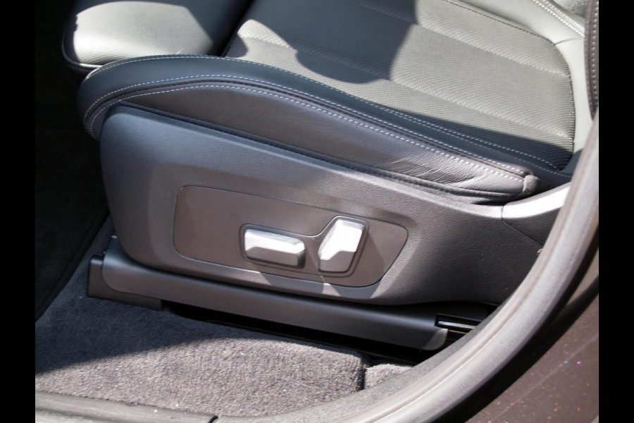 BMW iX3 High Executive Edition 80 kWh M-Pakket | Panoramadak | Trekhaak | Camera | Cruise Control | Sfeerverlichting |