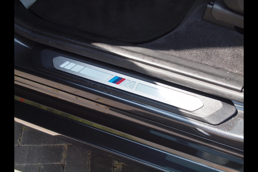 BMW iX3 High Executive Edition 80 kWh M-Pakket | Panoramadak | Trekhaak | Camera | Cruise Control | Sfeerverlichting |