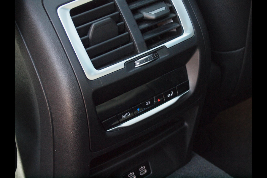 BMW iX3 High Executive Edition 80 kWh M-Pakket | Panoramadak | Trekhaak | Camera | Cruise Control | Sfeerverlichting |