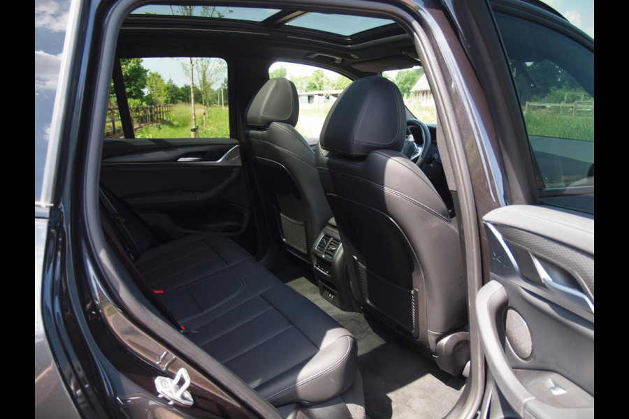 BMW iX3 High Executive Edition 80 kWh M-Pakket | Panoramadak | Trekhaak | Camera | Cruise Control | Sfeerverlichting |
