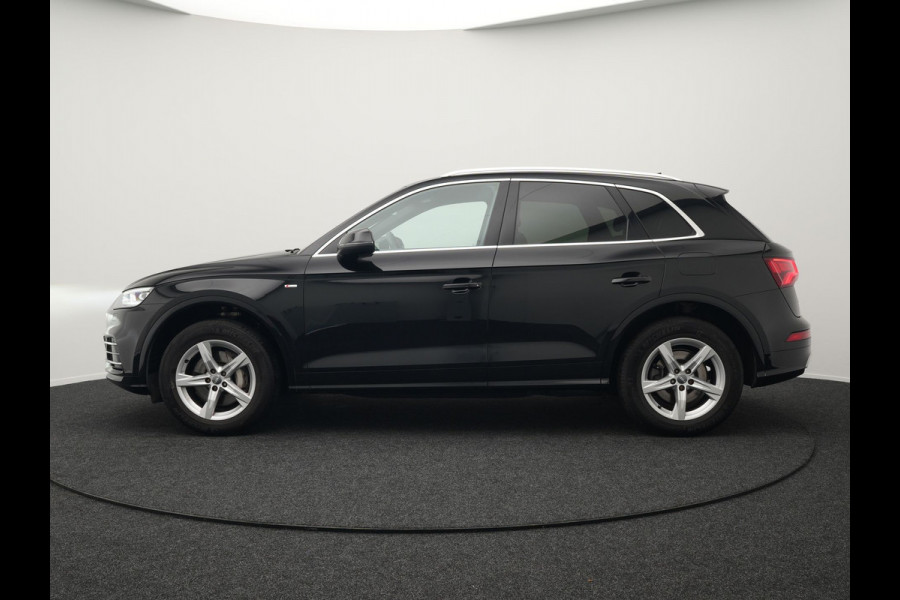 Audi Q5 50 TFSI e Quattro S Line Plug In Hybrid 299pk Dealer O.H PHEV | Alcantara Sportstoelen Verwarmd | Virtual Cockpit | Camera | Navi Plus | BLIS | LED | DAB |