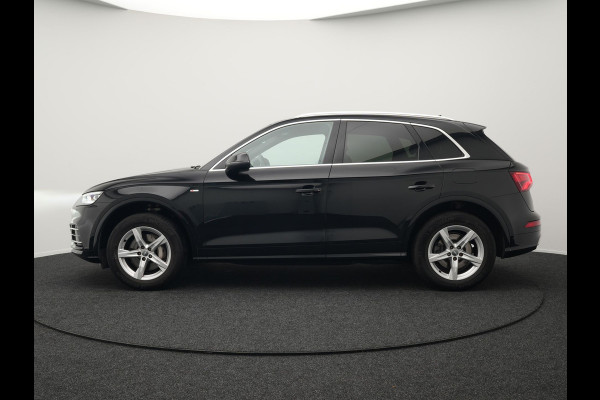 Audi Q5 50 TFSI e Quattro S Line Plug In Hybrid 299pk Dealer O.H PHEV | Alcantara Sportstoelen Verwarmd | Virtual Cockpit | Camera | Navi Plus | BLIS | LED | DAB |