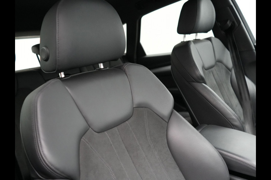 Audi Q5 50 TFSI e Quattro S Line Plug In Hybrid 299pk Dealer O.H PHEV | Alcantara Sportstoelen Verwarmd | Virtual Cockpit | Camera | Navi Plus | BLIS | LED | DAB |