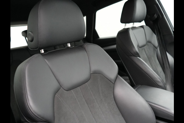 Audi Q5 50 TFSI e Quattro S Line Plug In Hybrid 299pk Dealer O.H PHEV | Alcantara Sportstoelen Verwarmd | Virtual Cockpit | Camera | Navi Plus | BLIS | LED | DAB |