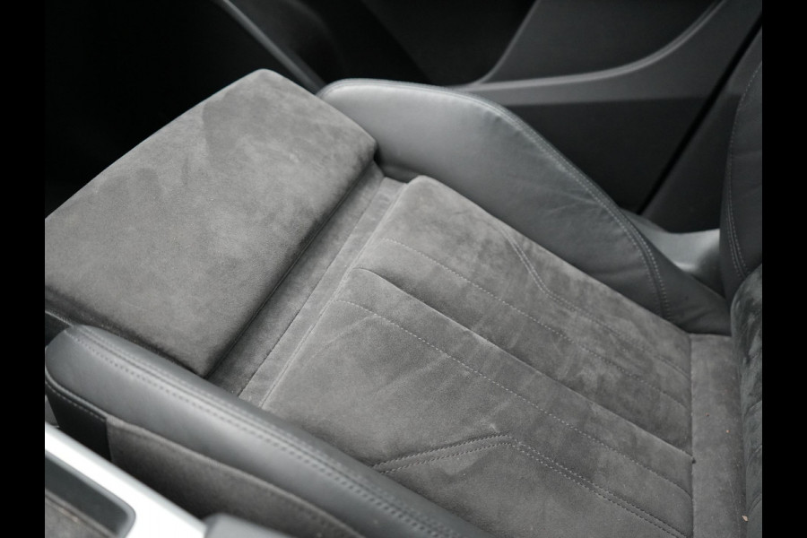 Audi Q5 50 TFSI e Quattro S Line Plug In Hybrid 299pk Dealer O.H PHEV | Alcantara Sportstoelen Verwarmd | Virtual Cockpit | Camera | Navi Plus | BLIS | LED | DAB |