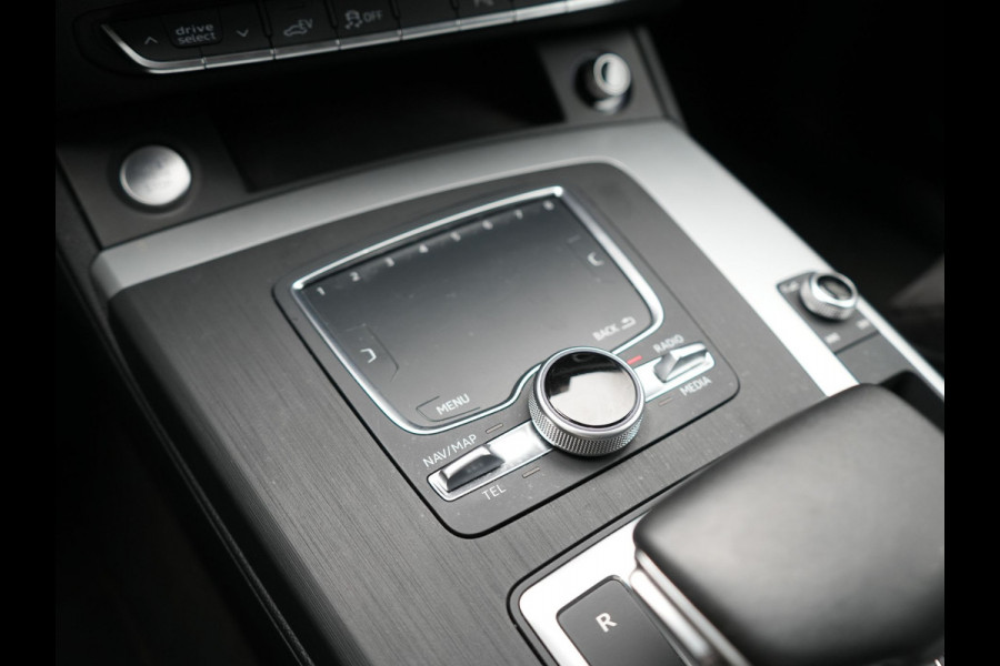Audi Q5 50 TFSI e Quattro S Line Plug In Hybrid 299pk Dealer O.H PHEV | Alcantara Sportstoelen Verwarmd | Virtual Cockpit | Camera | Navi Plus | BLIS | LED | DAB |