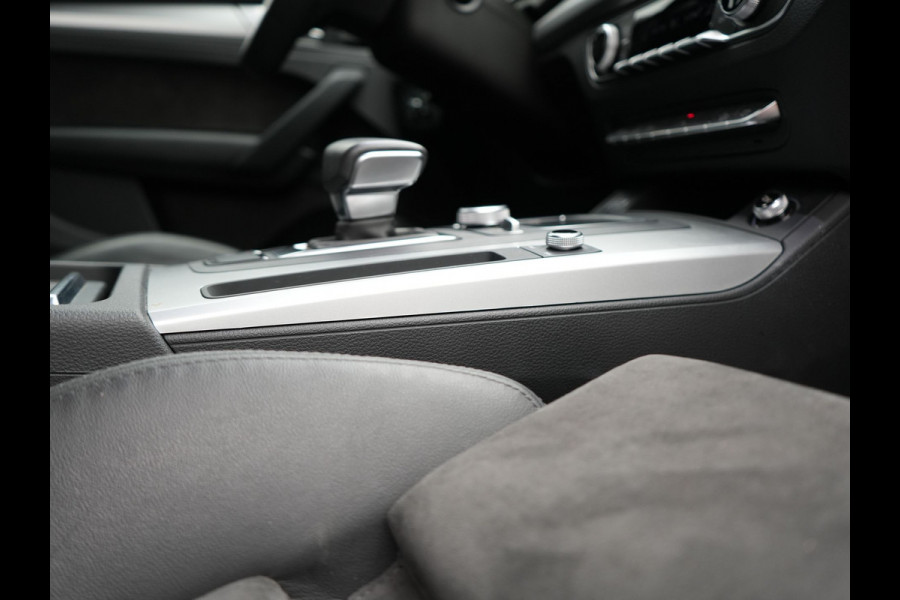 Audi Q5 50 TFSI e Quattro S Line Plug In Hybrid 299pk Dealer O.H PHEV | Alcantara Sportstoelen Verwarmd | Virtual Cockpit | Camera | Navi Plus | BLIS | LED | DAB |