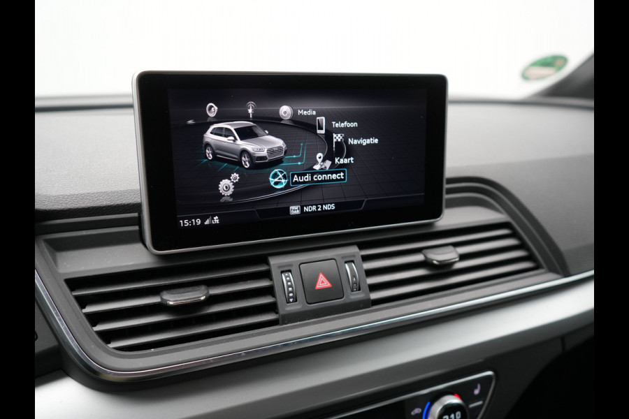 Audi Q5 50 TFSI e Quattro S Line Plug In Hybrid 299pk Dealer O.H PHEV | Alcantara Sportstoelen Verwarmd | Virtual Cockpit | Camera | Navi Plus | BLIS | LED | DAB |