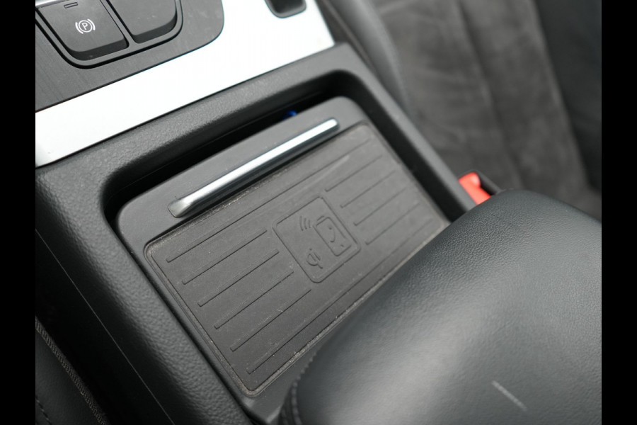 Audi Q5 50 TFSI e Quattro S Line Plug In Hybrid 299pk Dealer O.H PHEV | Alcantara Sportstoelen Verwarmd | Virtual Cockpit | Camera | Navi Plus | BLIS | LED | DAB |
