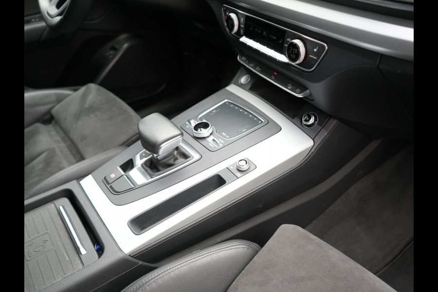 Audi Q5 50 TFSI e Quattro S Line Plug In Hybrid 299pk Dealer O.H PHEV | Alcantara Sportstoelen Verwarmd | Virtual Cockpit | Camera | Navi Plus | BLIS | LED | DAB |