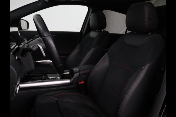 Mercedes-Benz GLA 250 e AMG Luxury | Panoramadak | Stoelverwarming | Sfeerverlichting | Keyless | Widescreen |  LMV 19 inch | Trekhaak wegklapbaar