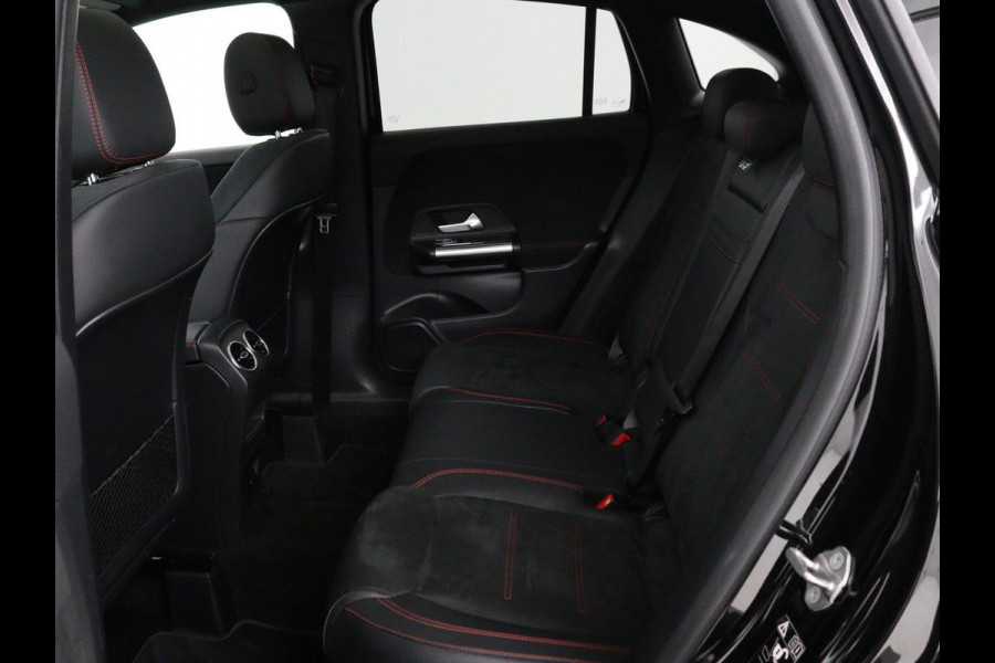 Mercedes-Benz GLA 250 e AMG Luxury | Panoramadak | Stoelverwarming | Sfeerverlichting | Keyless | Widescreen |  LMV 19 inch | Trekhaak wegklapbaar