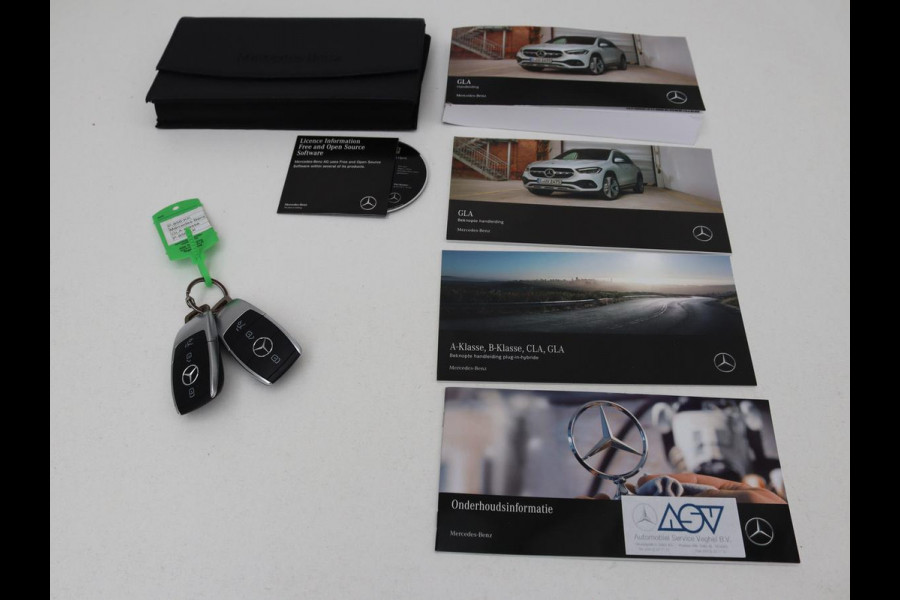 Mercedes-Benz GLA 250 e AMG Luxury | Panoramadak | Stoelverwarming | Sfeerverlichting | Keyless | Widescreen |  LMV 19 inch | Trekhaak wegklapbaar