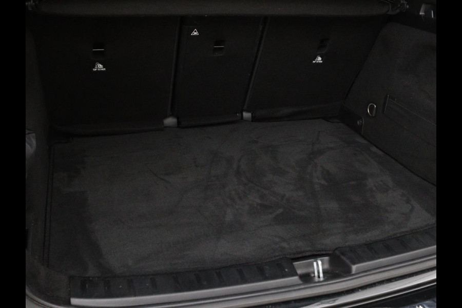 Mercedes-Benz GLA 250 e AMG Luxury | Panoramadak | Stoelverwarming | Sfeerverlichting | Keyless | Widescreen |  LMV 19 inch | Trekhaak wegklapbaar