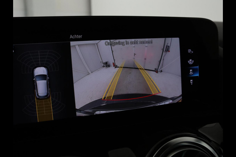 Mercedes-Benz GLA 250 e AMG Luxury | Panoramadak | Stoelverwarming | Sfeerverlichting | Keyless | Widescreen |  LMV 19 inch | Trekhaak wegklapbaar