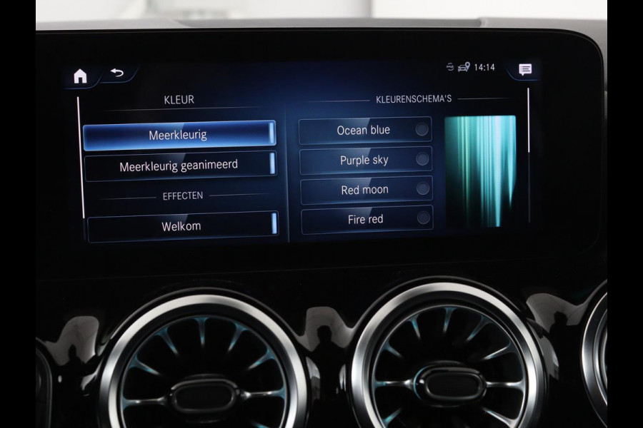 Mercedes-Benz GLA 250 e AMG Luxury | Panoramadak | Stoelverwarming | Sfeerverlichting | Keyless | Widescreen |  LMV 19 inch | Trekhaak wegklapbaar