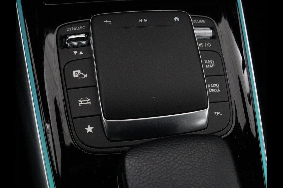 Mercedes-Benz GLA 250 e AMG Luxury | Panoramadak | Stoelverwarming | Sfeerverlichting | Keyless | Widescreen |  LMV 19 inch | Trekhaak wegklapbaar