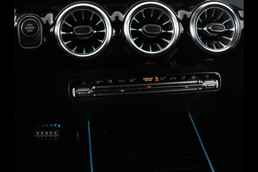 Mercedes-Benz GLA 250 e AMG Luxury | Panoramadak | Stoelverwarming | Sfeerverlichting | Keyless | Widescreen |  LMV 19 inch | Trekhaak wegklapbaar