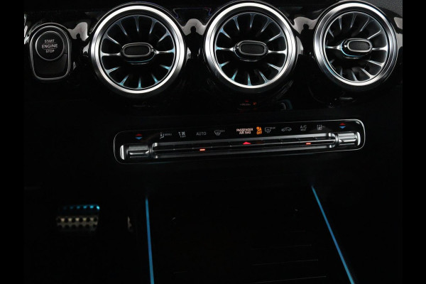 Mercedes-Benz GLA 250 e AMG Luxury | Panoramadak | Stoelverwarming | Sfeerverlichting | Keyless | Widescreen |  LMV 19 inch | Trekhaak wegklapbaar
