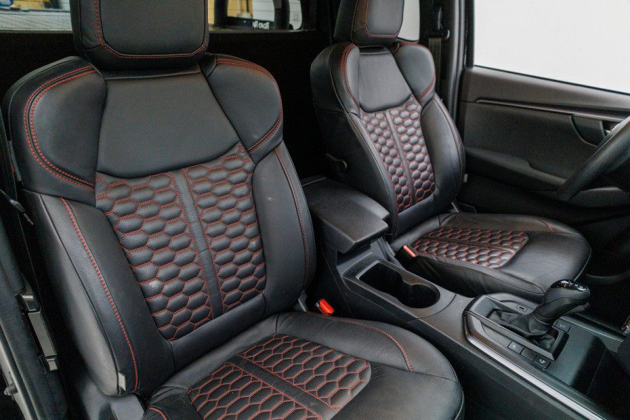 Isuzu D-max 1.9 Extended Cab LSX Lederen bekleding, Road Ranger bullbar, Adaptive cruise, Stoelverwarming, Camera, Navigatie, Side steps Prijs is exclusief btw!