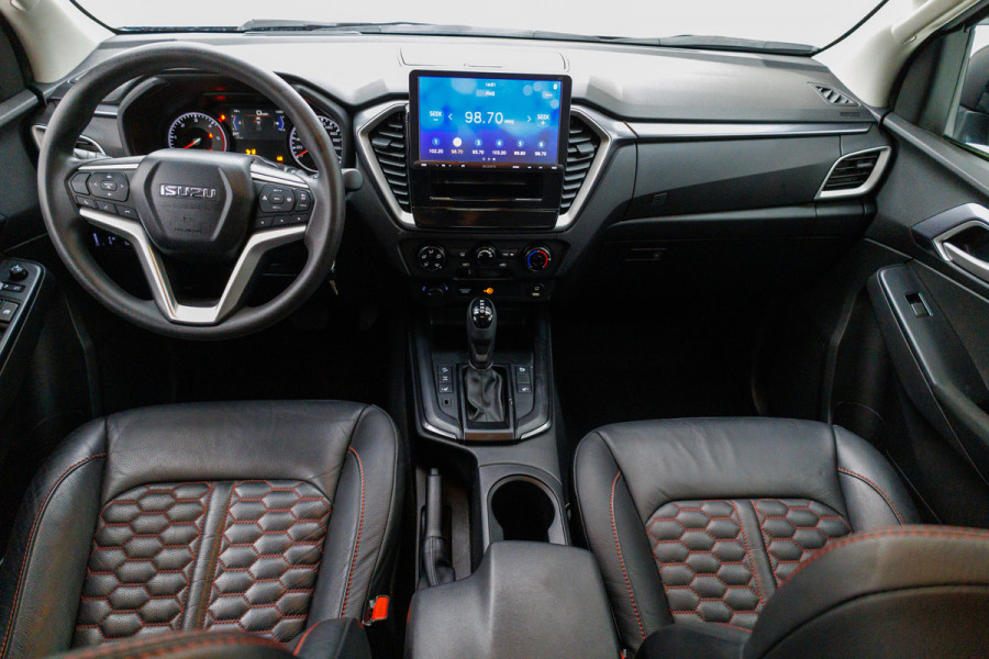 Isuzu D-max 1.9 Extended Cab LSX Lederen bekleding, Road Ranger bullbar, Adaptive cruise, Stoelverwarming, Camera, Navigatie, Side steps Prijs is exclusief btw!