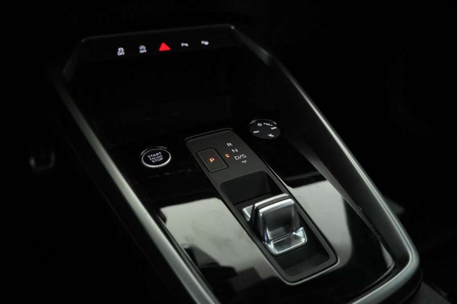 Audi A3 Limousine 30 TFSI S edition Nardo! S-line, Virtual, Climate,