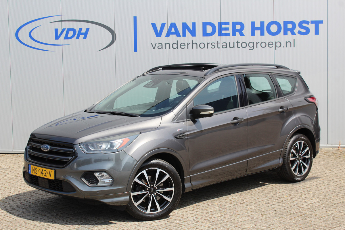 Ford Kuga 1.5-120pk EcoBoost ST Line. Erg mooie en luxe Kuga ST-Line. Trekgewicht 1.800kg ! Volautm. airco, elektr. panoramadak, elektr. achterklep, navigatie, telefoonvoorb., Apple carplay/Android auto., trekhaak, leer/alcantara bekleding, lane assist, cruise cntrl, camera etc etc. Ford Kuga 1.5-120pk EcoBoost ST Line. Erg mooie en luxe Kuga ST-Line. Trekgewicht 1.800kg ! Volautm. airco, elektr. panoramadak, elektr. achterklep, navigatie, telefoonvoorb., Apple carplay/Android auto., trekhaak, leer/alcantara bekleding, lane assist, cruise cntrl, camera etc etc.