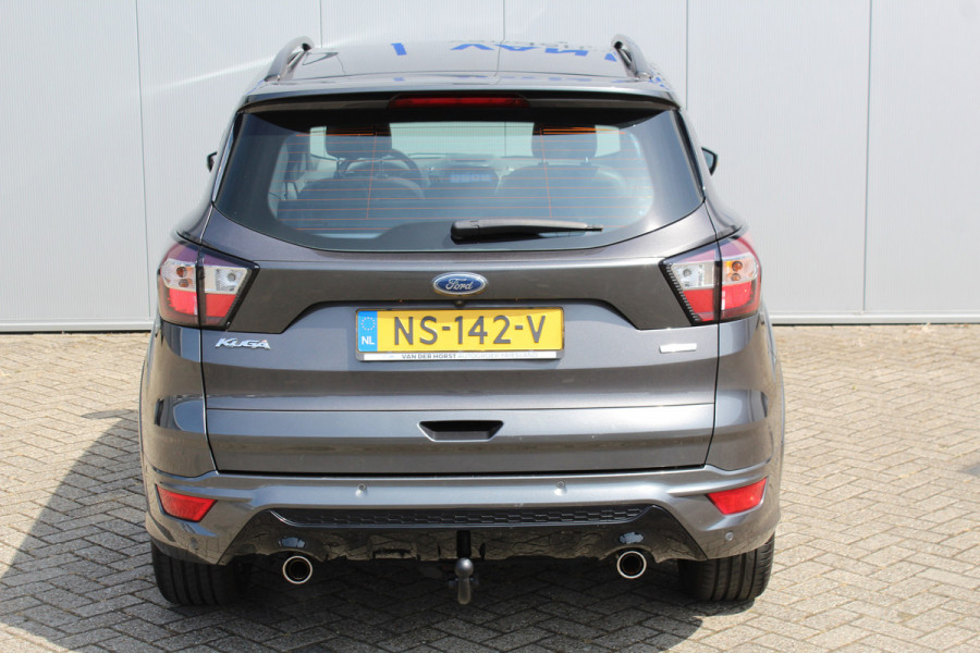 Ford Kuga 1.5-120pk EcoBoost ST Line. Erg mooie en luxe Kuga ST-Line. Trekgewicht 1.800kg ! Volautm. airco, elektr. panoramadak, elektr. achterklep, navigatie, telefoonvoorb., Apple carplay/Android auto., trekhaak, leer/alcantara bekleding, lane assist, cruise cntrl, camera etc etc.