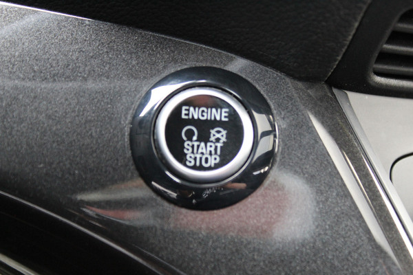 Ford Kuga 1.5-120pk EcoBoost ST Line. Erg mooie en luxe Kuga ST-Line. Trekgewicht 1.800kg ! Volautm. airco, elektr. panoramadak, elektr. achterklep, navigatie, telefoonvoorb., Apple carplay/Android auto., trekhaak, leer/alcantara bekleding, lane assist, cruise cntrl, camera etc etc.