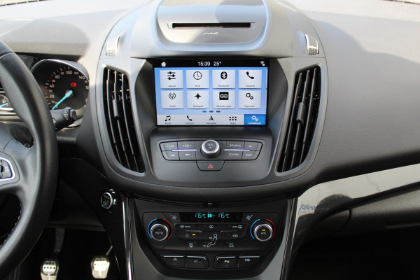 Ford Kuga 1.5-120pk EcoBoost ST Line. Erg mooie en luxe Kuga ST-Line. Trekgewicht 1.800kg ! Volautm. airco, elektr. panoramadak, elektr. achterklep, navigatie, telefoonvoorb., Apple carplay/Android auto., trekhaak, leer/alcantara bekleding, lane assist, cruise cntrl, camera etc etc.