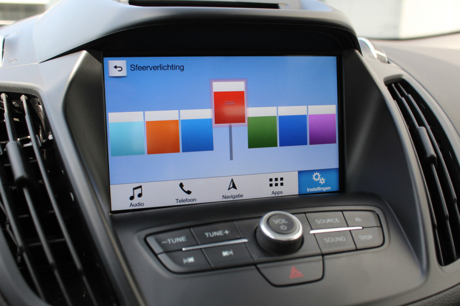 Ford Kuga 1.5-120pk EcoBoost ST Line. Erg mooie en luxe Kuga ST-Line. Trekgewicht 1.800kg ! Volautm. airco, elektr. panoramadak, elektr. achterklep, navigatie, telefoonvoorb., Apple carplay/Android auto., trekhaak, leer/alcantara bekleding, lane assist, cruise cntrl, camera etc etc.