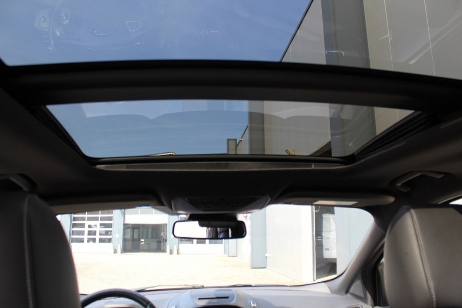 Ford Kuga 1.5-120pk EcoBoost ST Line. Erg mooie en luxe Kuga ST-Line. Trekgewicht 1.800kg ! Volautm. airco, elektr. panoramadak, elektr. achterklep, navigatie, telefoonvoorb., Apple carplay/Android auto., trekhaak, leer/alcantara bekleding, lane assist, cruise cntrl, camera etc etc.